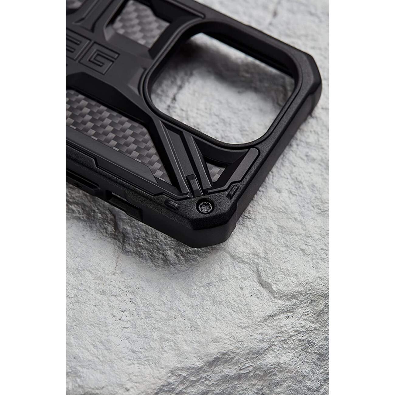 Husa  iPhone 13 UAG Monarch Carbon Fiber, Negru